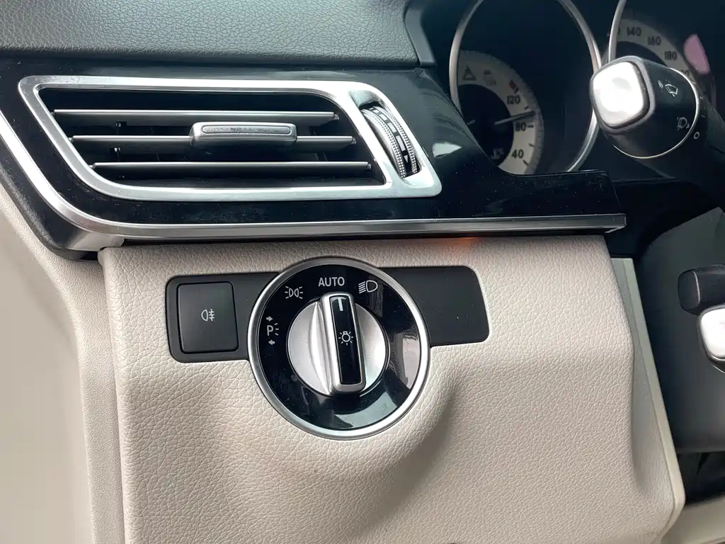 Mercedes-Benz E-Class 2014 — фото 11