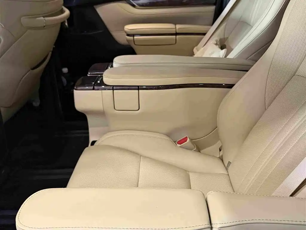 Toyota Vellfire 2023 — фото 8