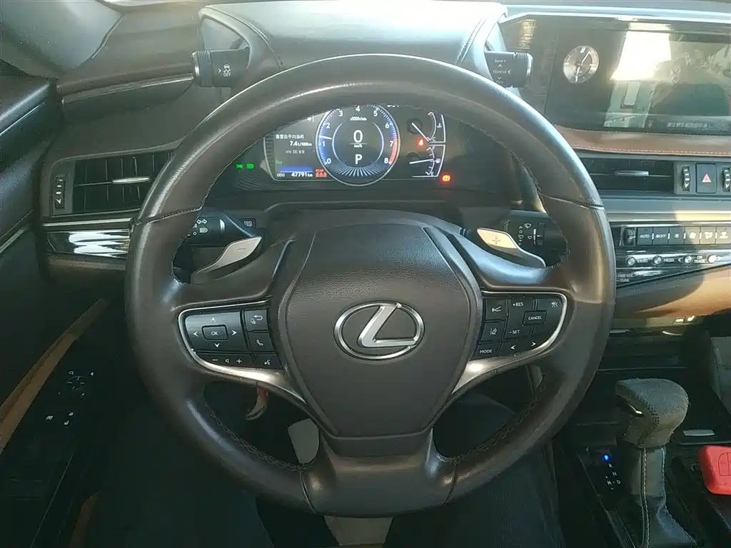 Lexus ES 2020 — фото 14