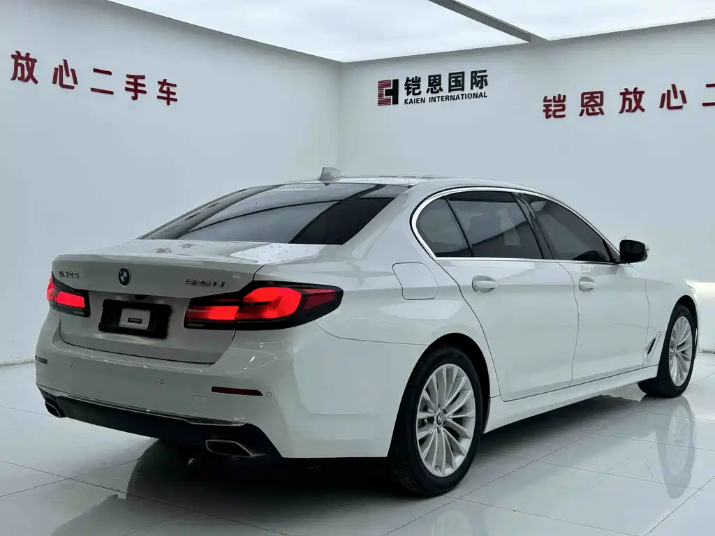 BMW 5 Series 2021 — фото 16