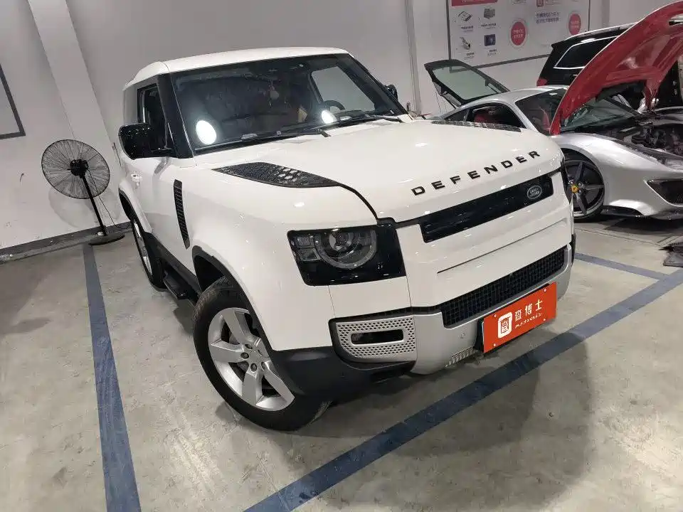 Land Rover Defender 2025