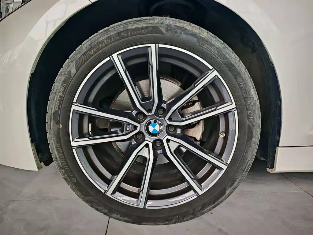 BMW 3 Series 2023 — фото 11