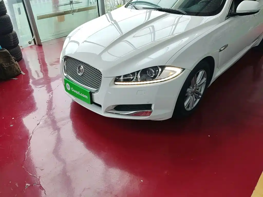Jaguar XF 2016 — фото 24