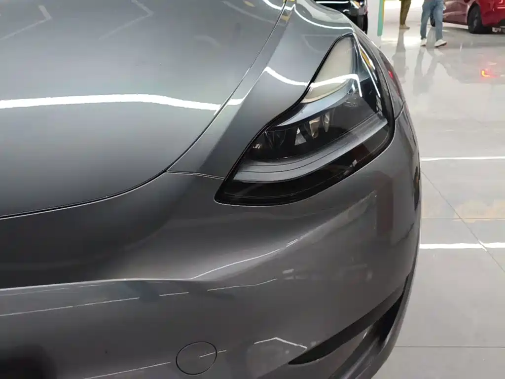 Tesla Model Y 2025 — фото 24