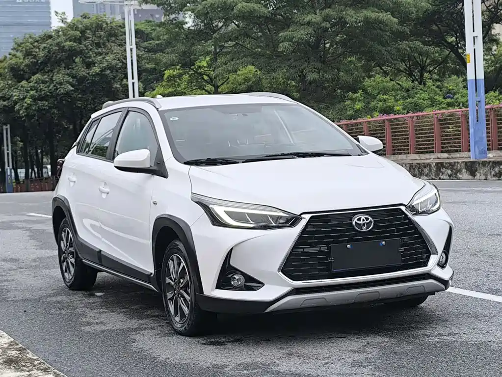 Toyota Yaris L 2022 — фото 4
