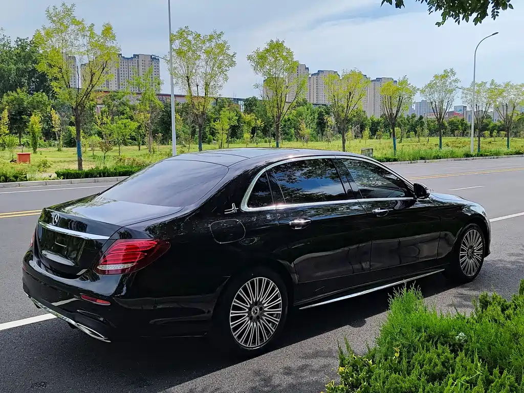 Mercedes-Benz E-Class 2020 — фото 32