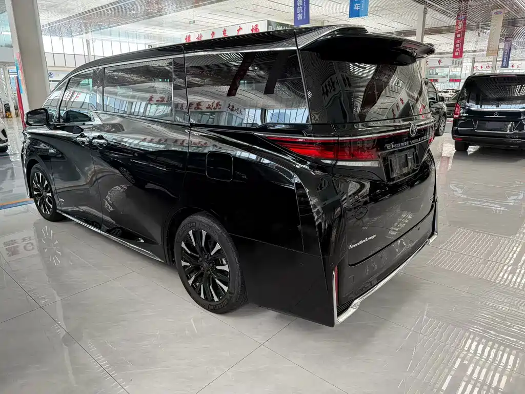 Toyota Vellfire 2025 — фото 8