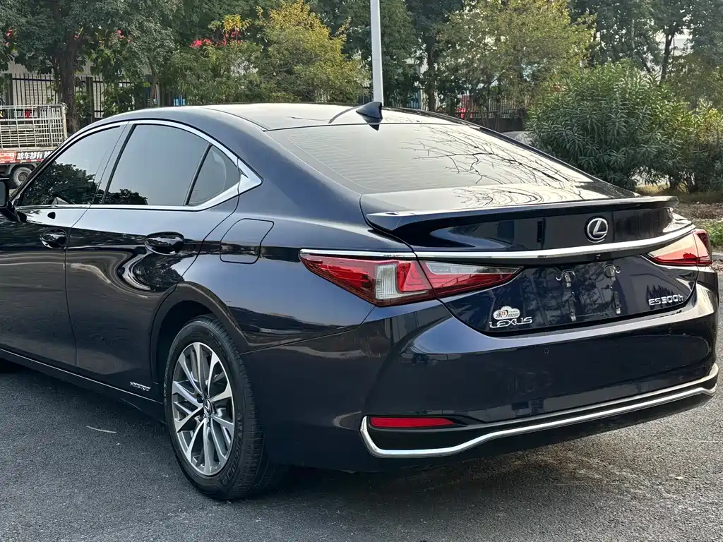 Lexus ES 2022 — фото 10