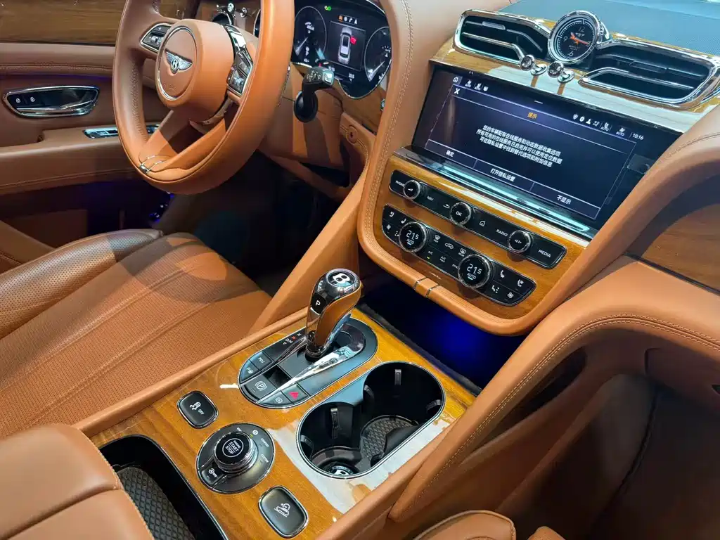 Bentley Bentayga 2021 — фото 14