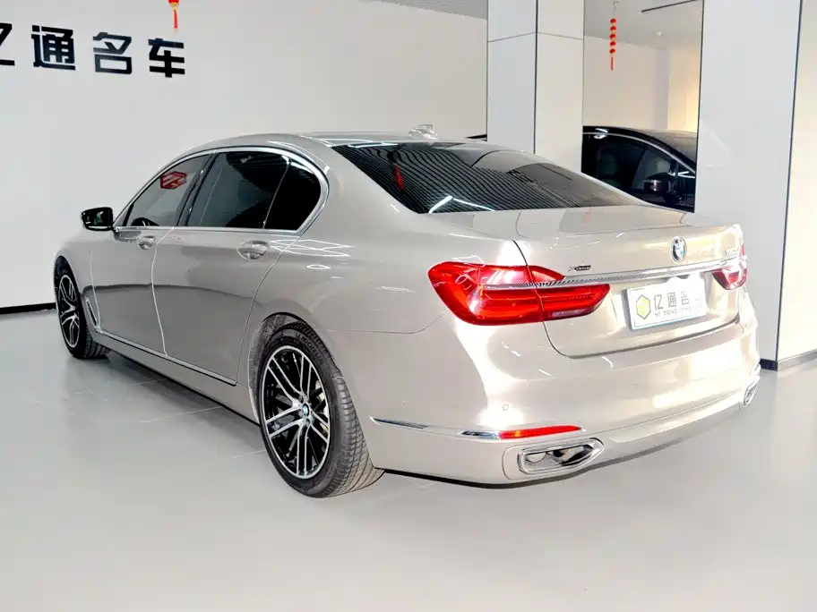 BMW 7 Series 2016 — фото 21