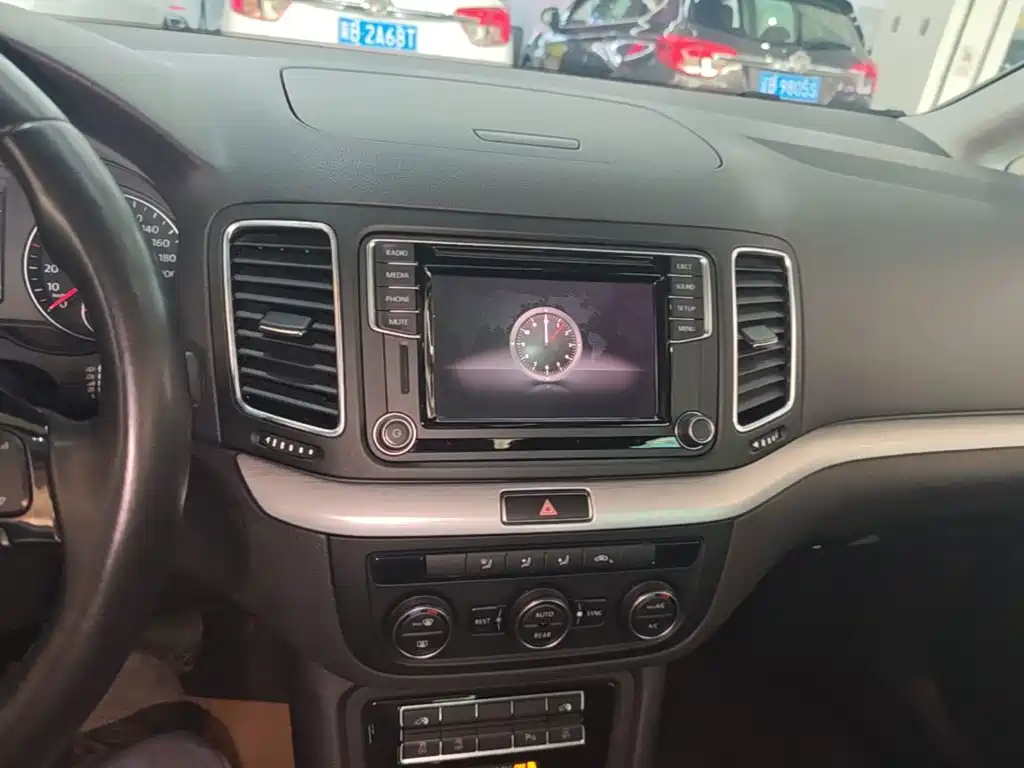 Volkswagen Sharan 2017 — фото 13