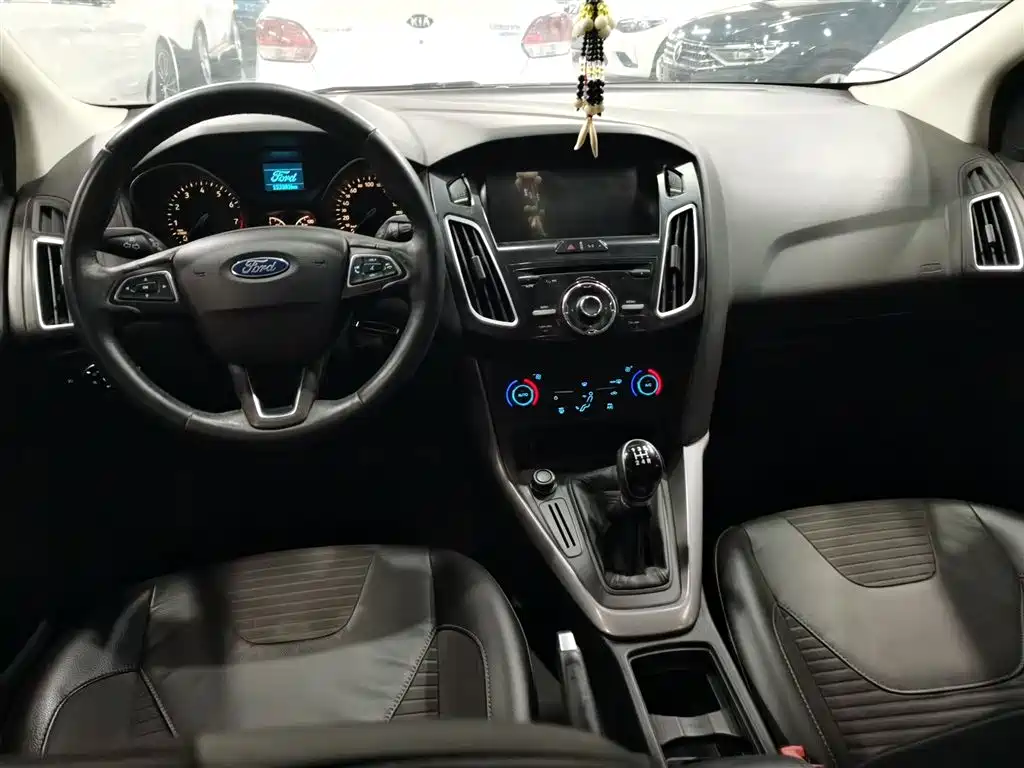 Ford Focus 2016 — фото 10