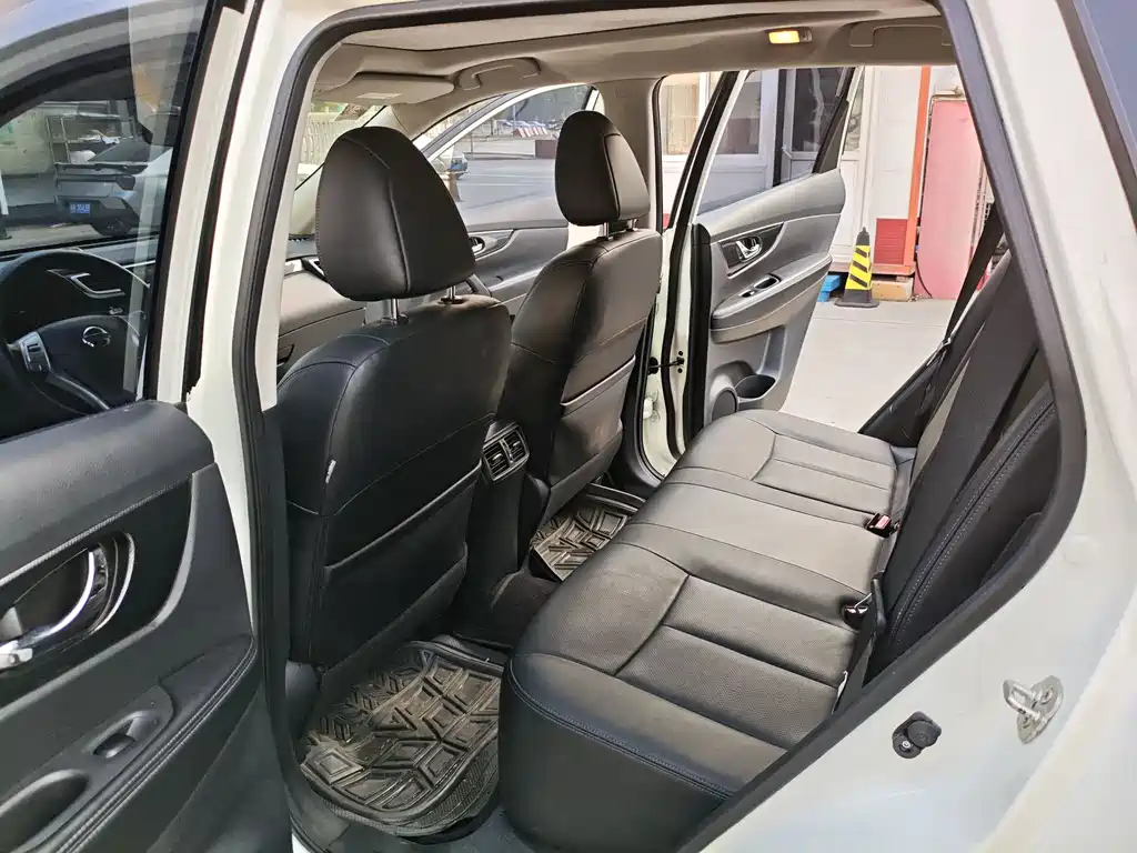 Nissan X-Trail 2015 — фото 9