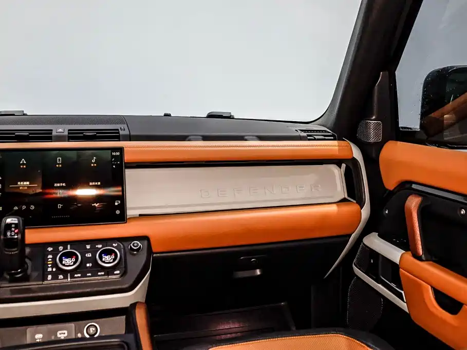 Land Rover Defender 2024 — фото 22