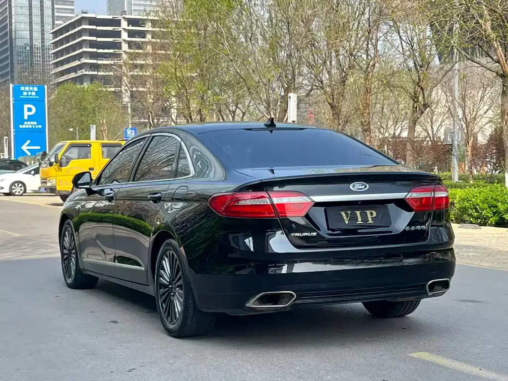 Ford Taurus 2019 — фото 11