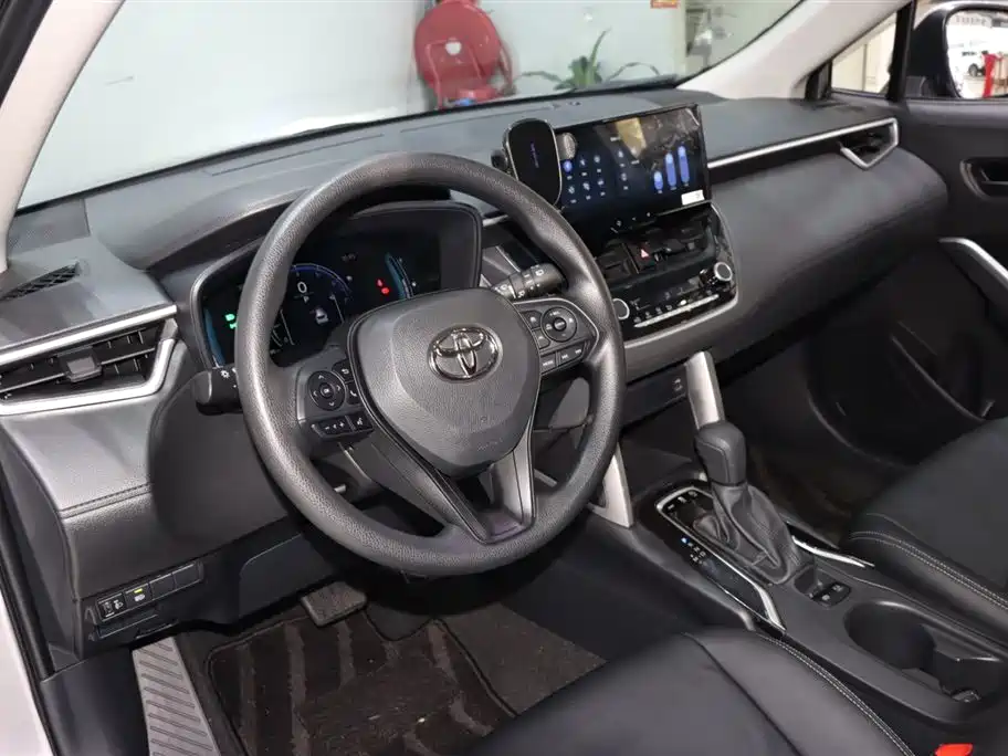 Toyota Corolla Cross 2025 — фото 10