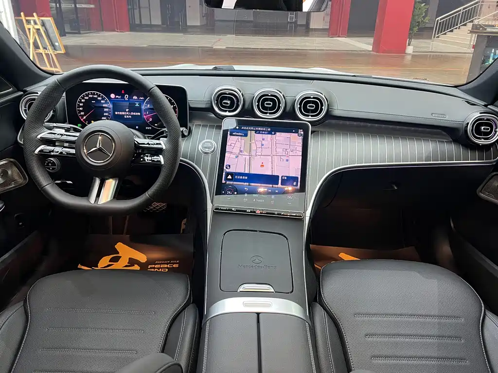 Mercedes-Benz C-Class 2025 — фото 10