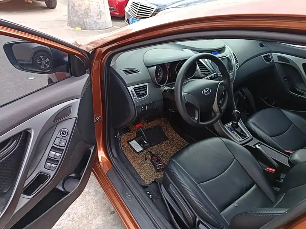 Hyundai Elantra Langdong 2015 — фото 16