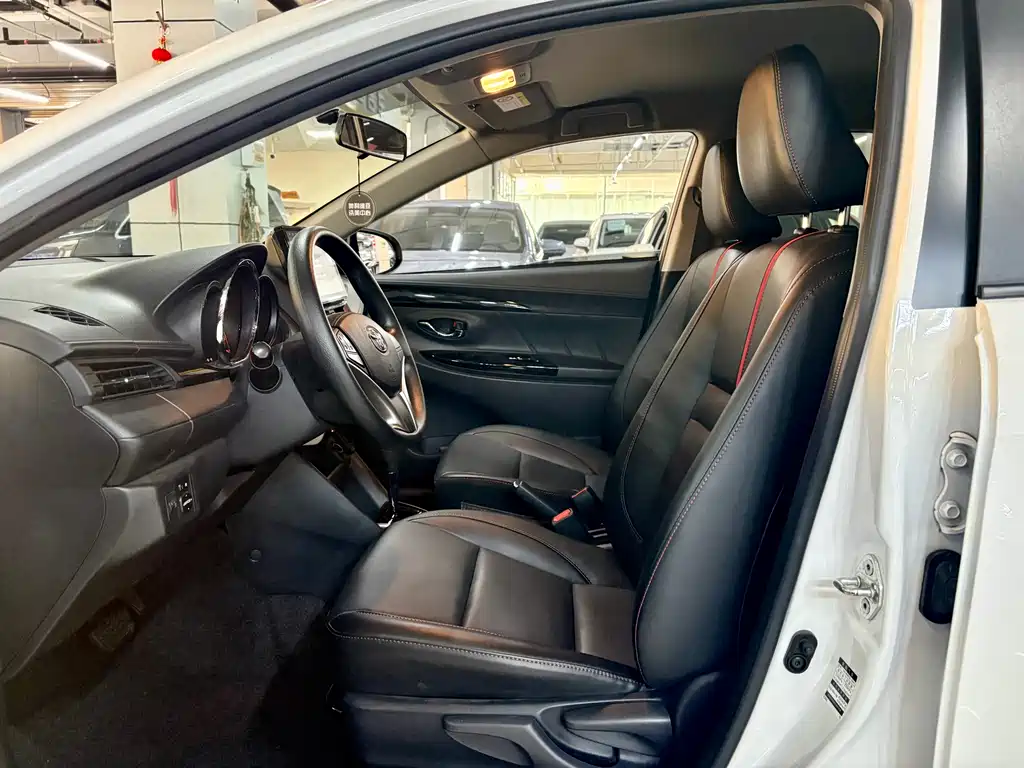 Toyota Yaris L 2022 — фото 5