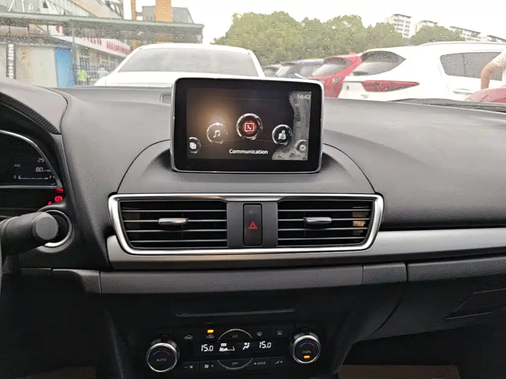 Mazda 3 Axela 2016 — фото 13
