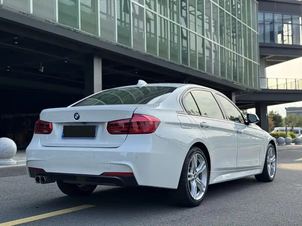 BMW 3 Series 2018 — фото 10