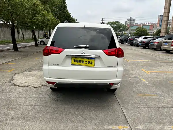 Mitsubishi Pajero Jinchang 2013