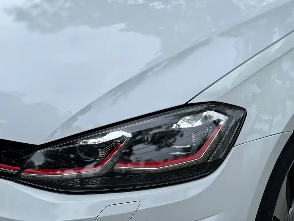 Volkswagen Golf GTI 2018 — фото 9
