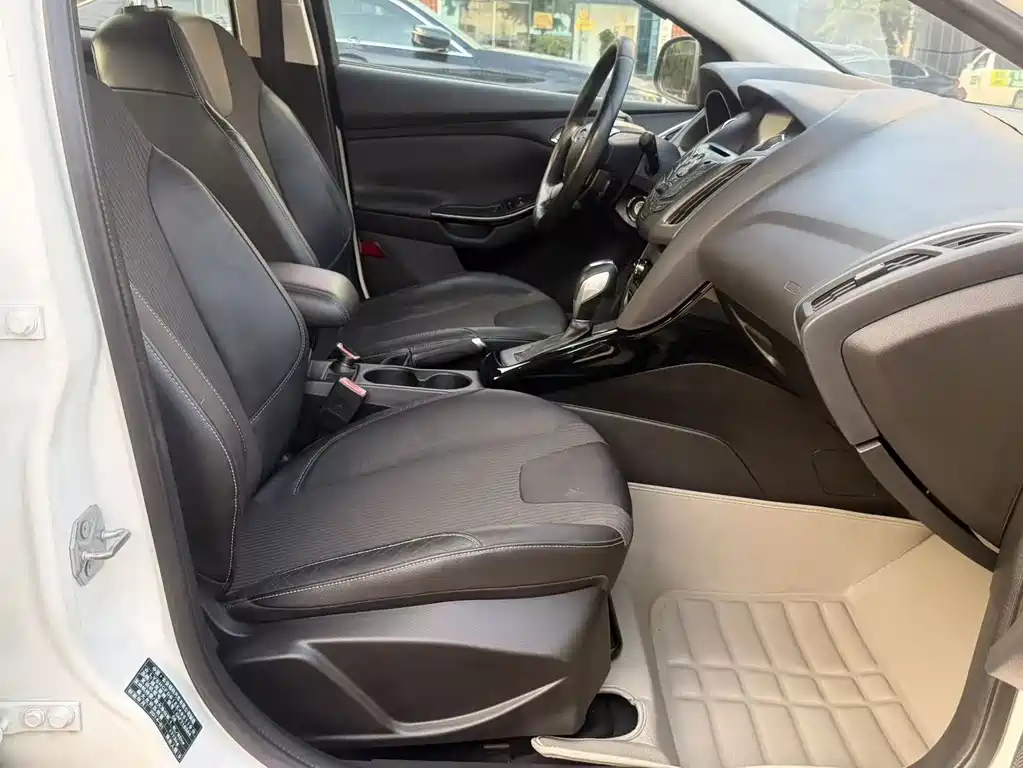 Ford Focus 2014 — фото 15