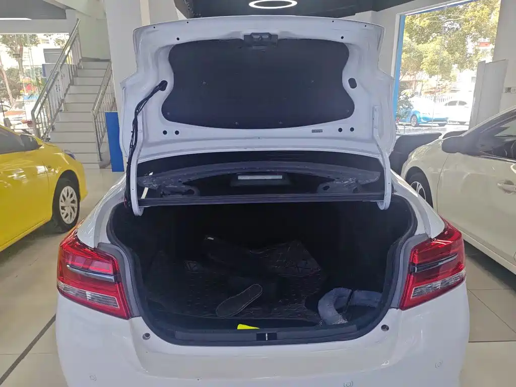Toyota Yaris L 2020 — фото 15