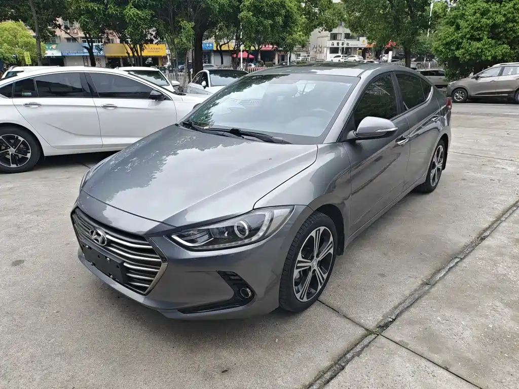 Hyundai Elantra 2018 — фото 1