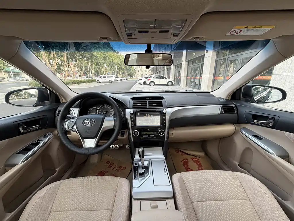 Toyota Camry 2013 — фото 10