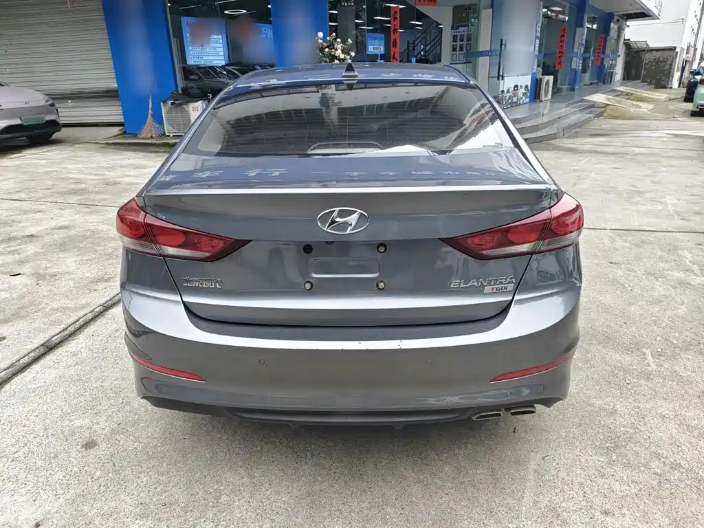 Hyundai Elantra 2018 — фото 4