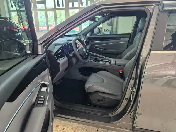 Geely Boyue 2025