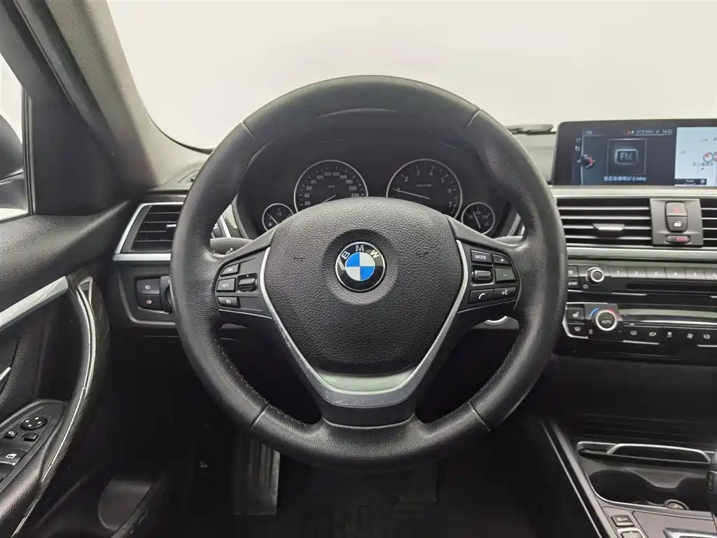 BMW 3 Series 2017 — фото 11