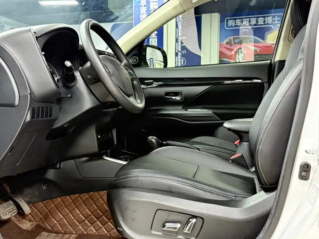 Mitsubishi Outlander 2021 — фото 16