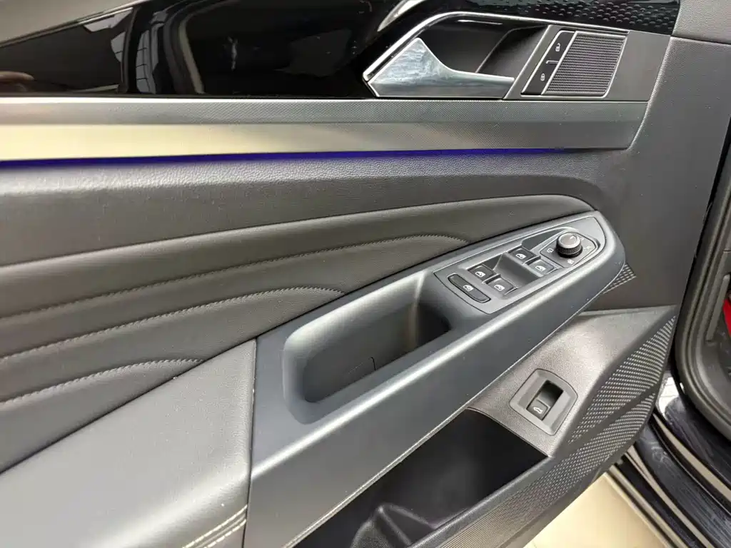 Volkswagen Passat 2023 — фото 11