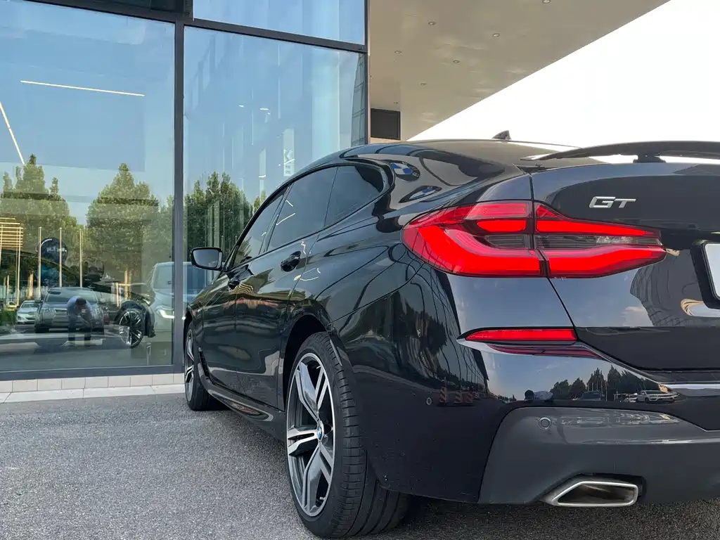 BMW 6 Series GT 2023 — фото 19