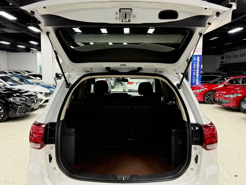 Mitsubishi Outlander 2021 — фото 19