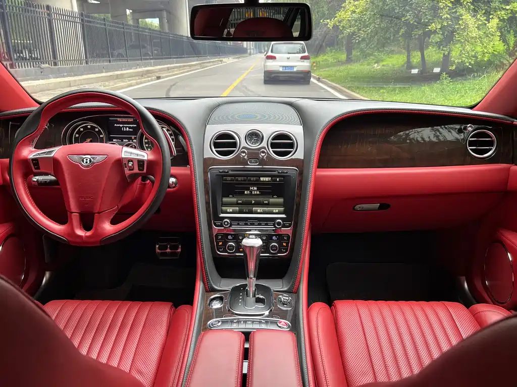Bentley Flying Spur 2018 — фото 15