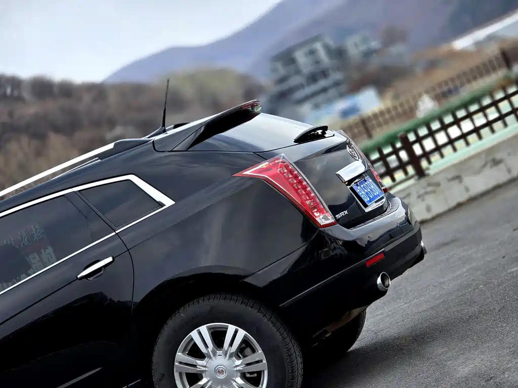 Cadillac SRX 2013 — фото 8