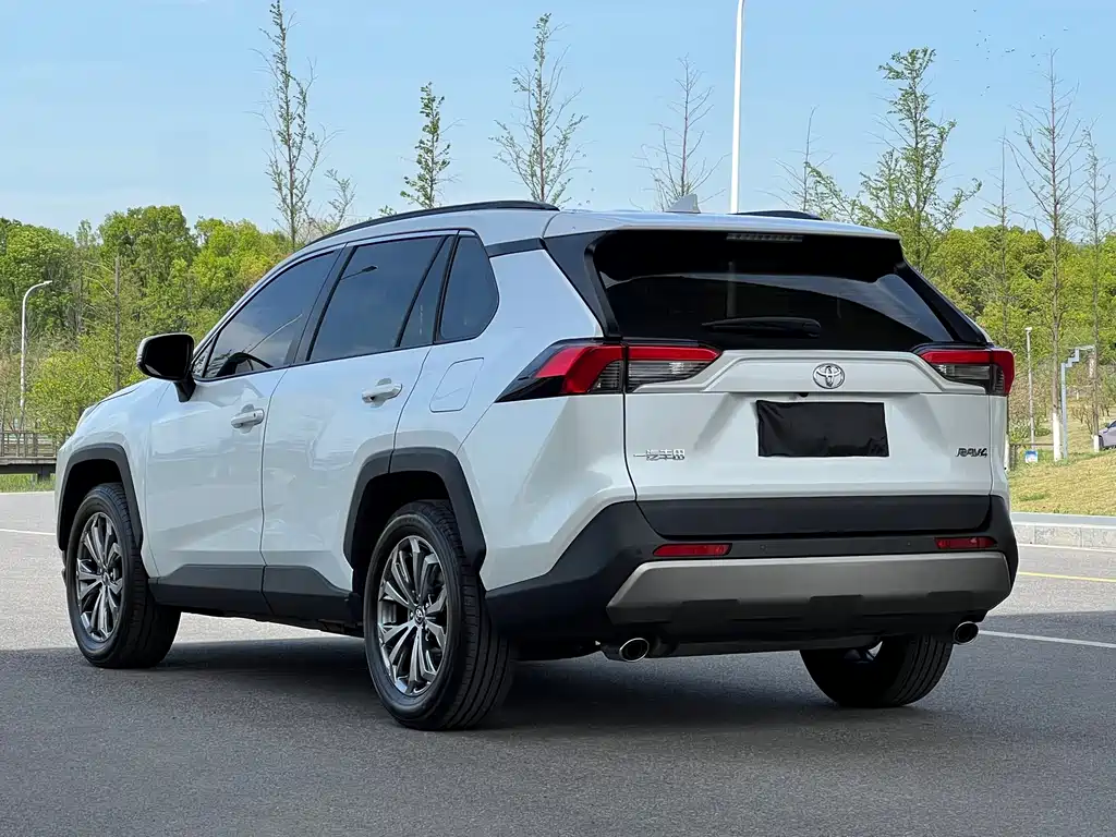 Toyota RAV4 2024 — фото 19