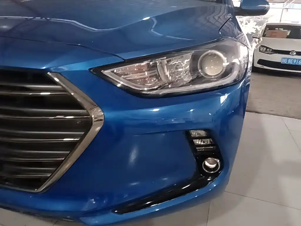 Hyundai Elantra 2018 — фото 24