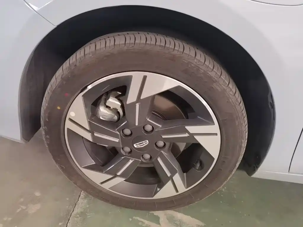 Geely Emgrand L Hip 2025 — фото 25
