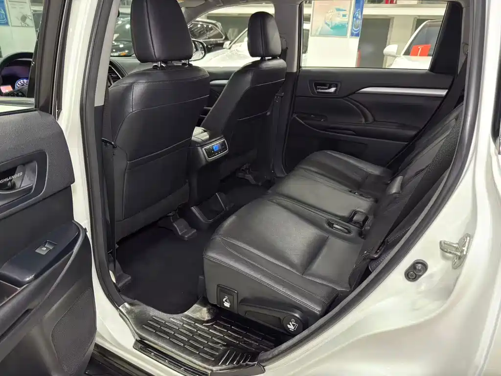Toyota Highlander 2017 — фото 8