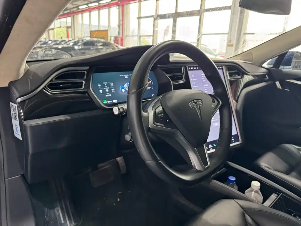 Tesla Model S 2016 — фото 11