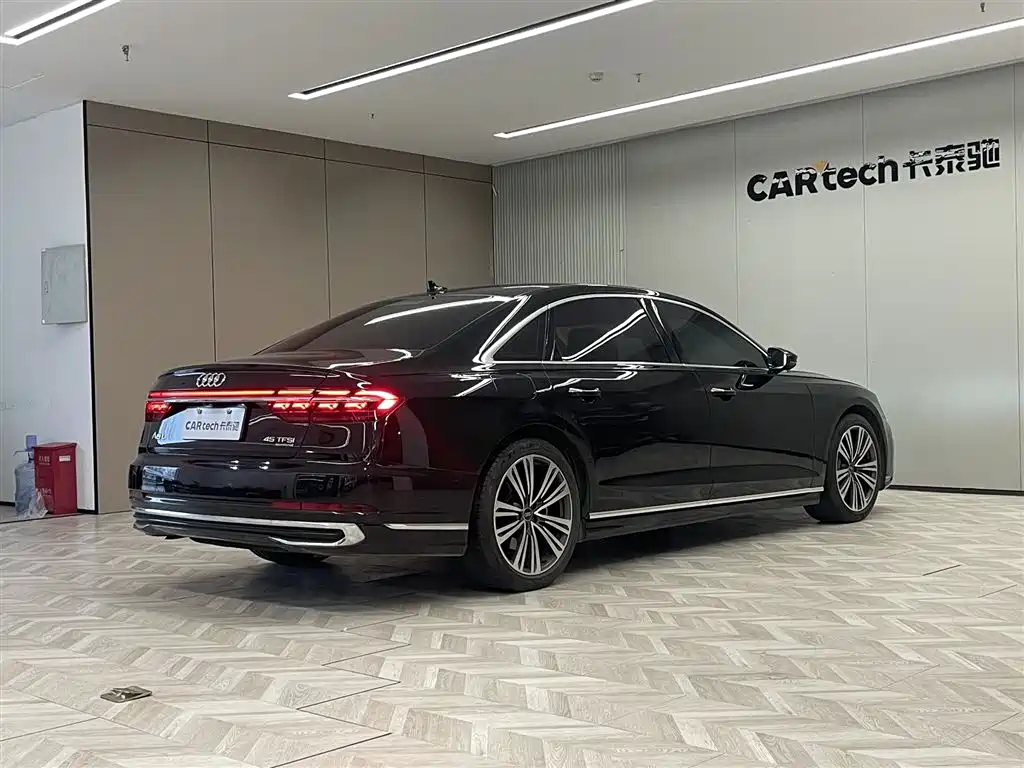 Audi A8 2023 — фото 5