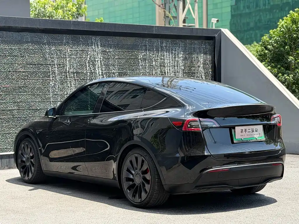 Tesla Model Y 2022 — фото 10