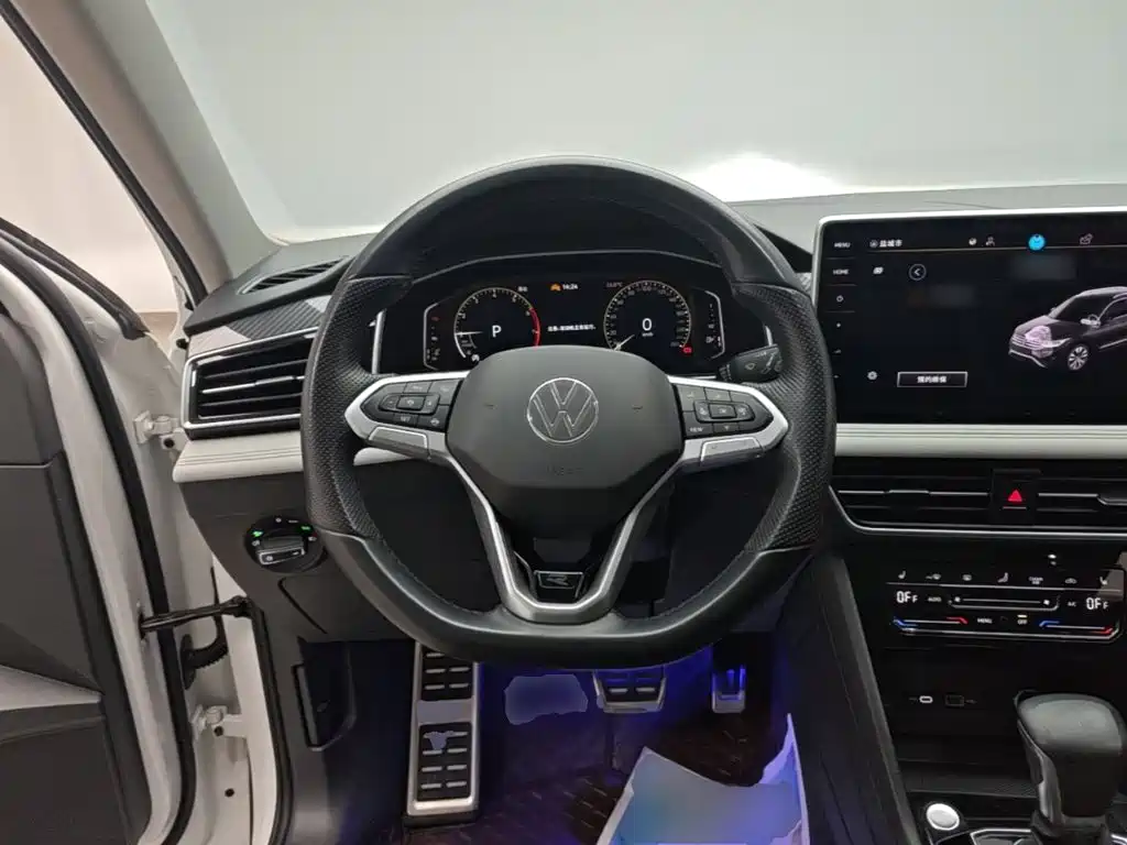 Volkswagen Tiguan L 2023 — фото 11