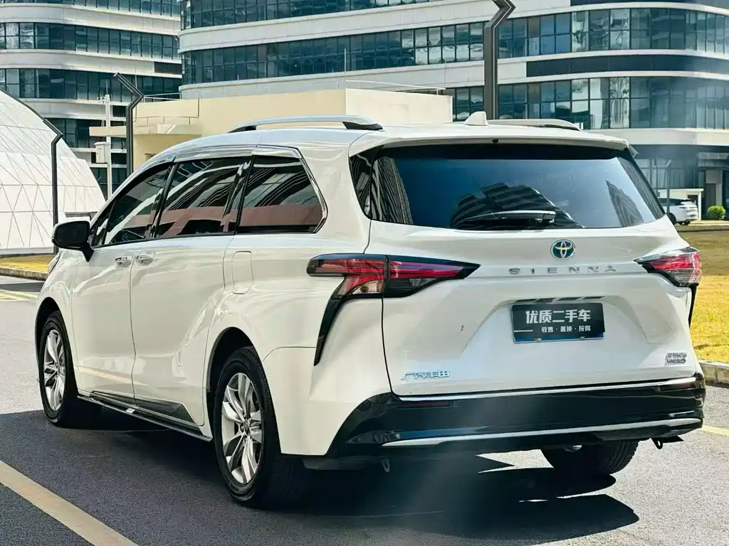 Toyota Sienna 2022 — фото 7