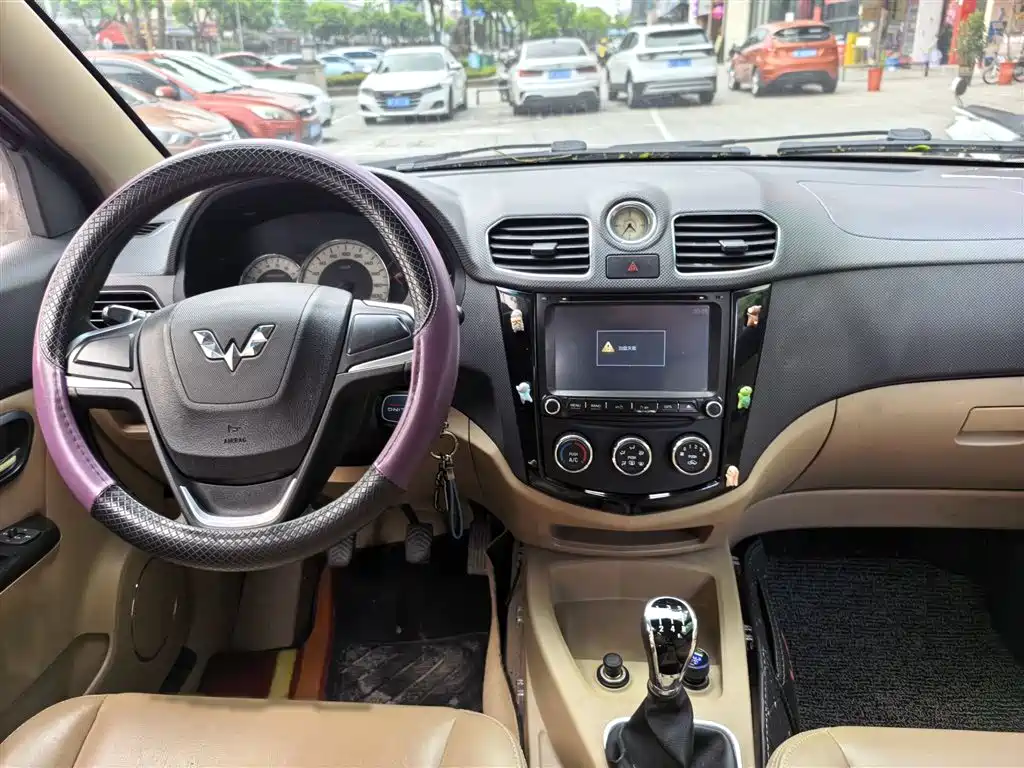 Wuling Hongguang 2015 — фото 14